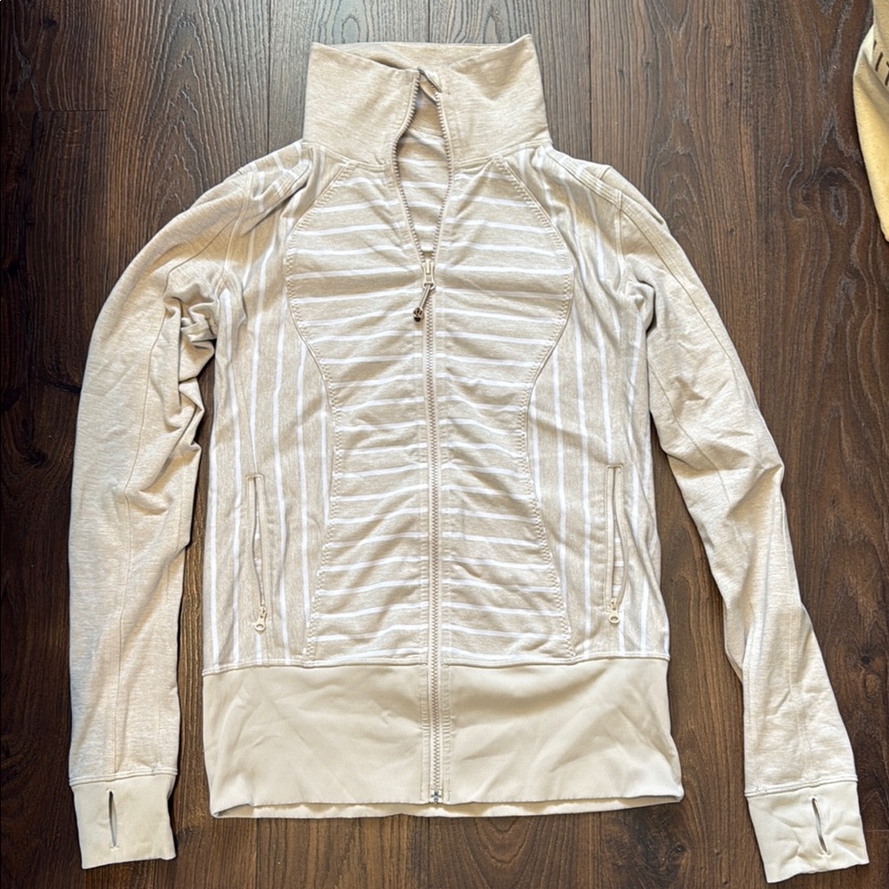 LULULEMON Women's Beige Zip-Up size 8